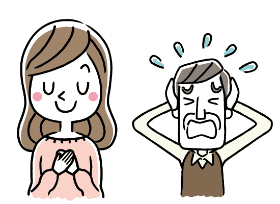 認知症の妄想で苦しむ高齢の男性と落ち着いた表情の若い女性