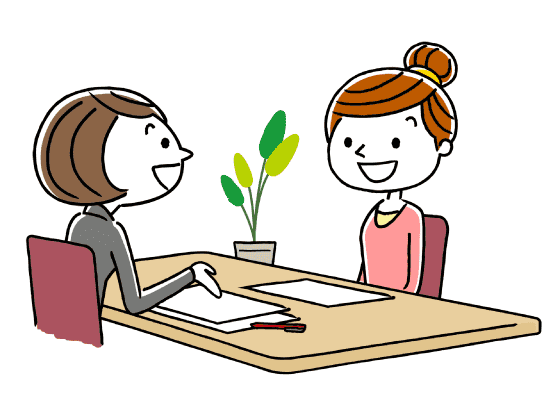 スーツ姿の女性と話をする若い女性