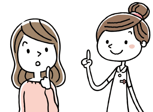 話をする白衣を着た女性看護師と人差し指を立てて話を聞く若い女性
