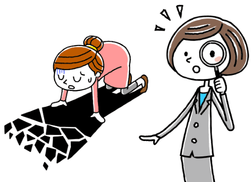 膝をついて具合の悪そうにしている女性と、虫眼鏡で女性を発見したスーツ姿の若い女性