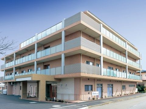３階建ての温かみを感じる新しい建物である。ベランダが完備されているので、洗濯物を干しながら自然あふれる景色を堪能できる。