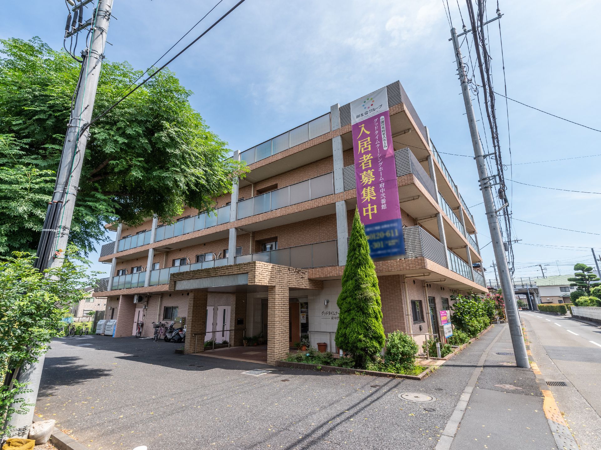 ４階建ての駐車場が完備された施設