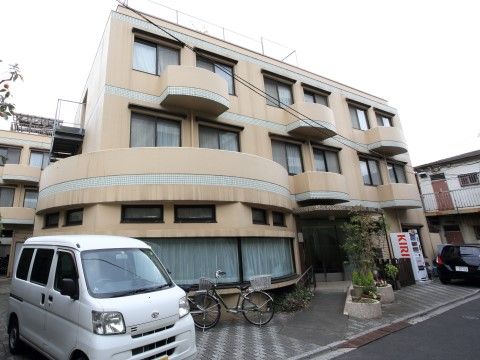 「ドーミー北綾瀬」外観。入居者様お一人お一人に寄り添ったサポートを心掛けています。