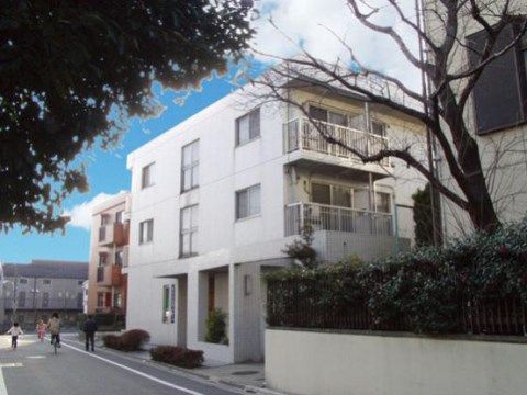 ３階建ての低層階のみの施設である。一般の集合住宅のような雰囲気は自宅に戻ってきたような感覚を受けられる。