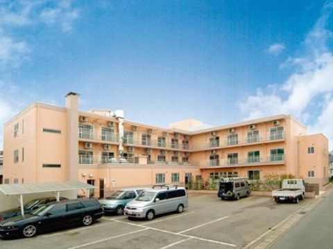 「ラ・ヴィ南浦和Ⅰ」の外観。住宅街に佇み、最寄り駅が南浦和まで近く、便利な施設になっている。