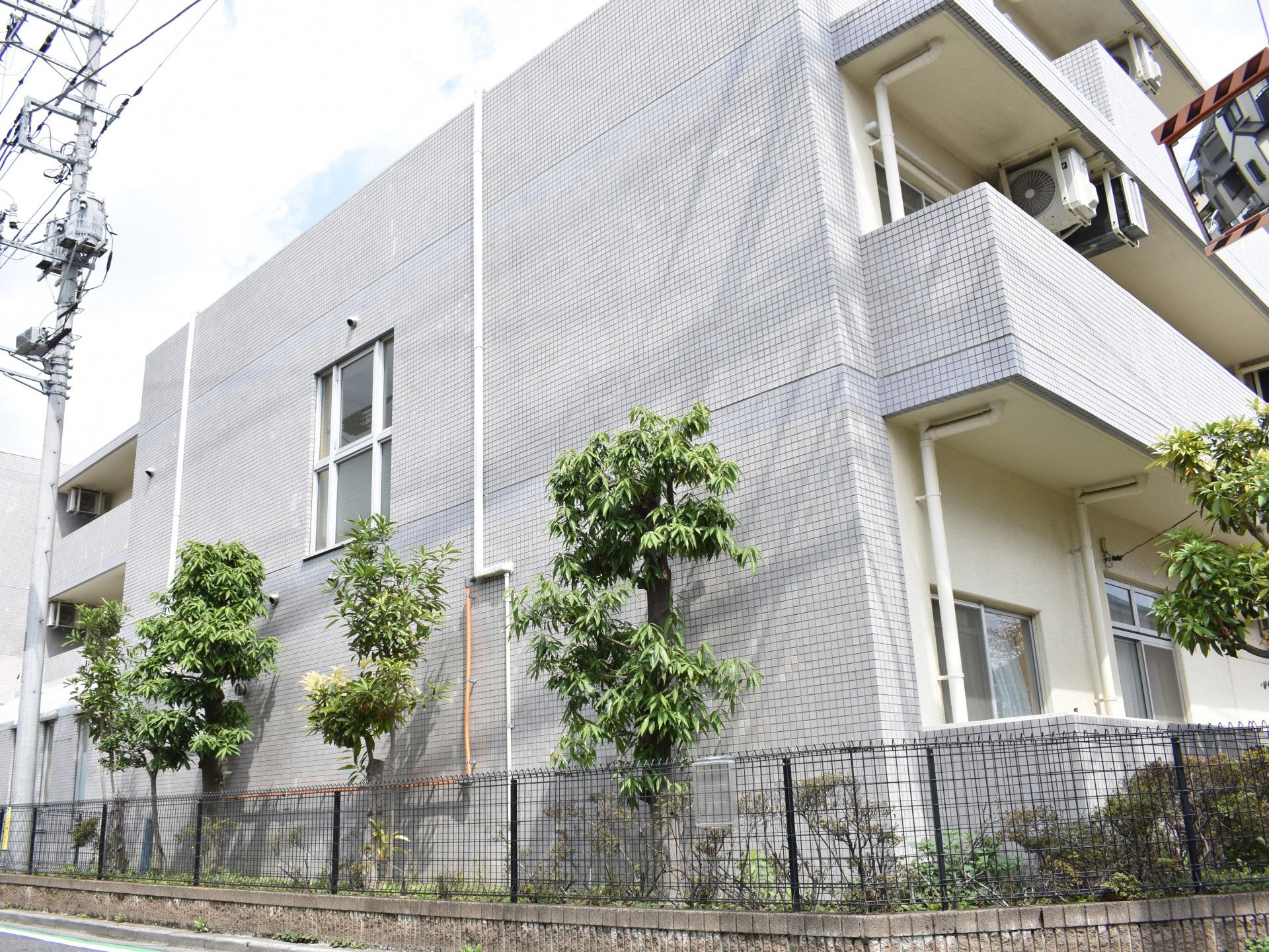 清潔感のある建物の外観
