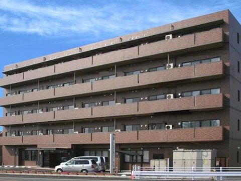 「ベストライフ浜松」の外観。赤茶色の5階建ての有料老人ホームの施設外観。