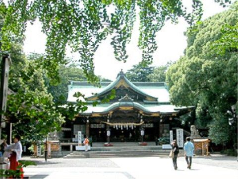 「アライブ浜田山」の周辺環境。外出をした際に、八幡宮に寄ってお参りもできる。