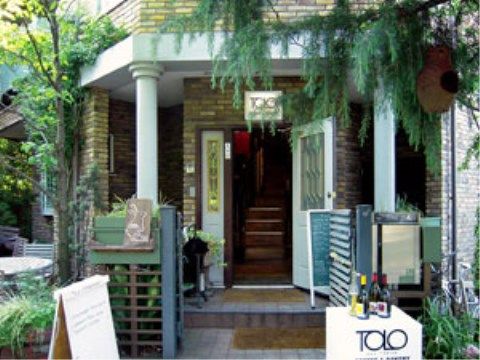 「アライブ世田谷代田」の周辺環境。近隣にカフェ店があり、お茶の時間に最適である。