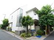 植物や木が付近に生えている介護施設