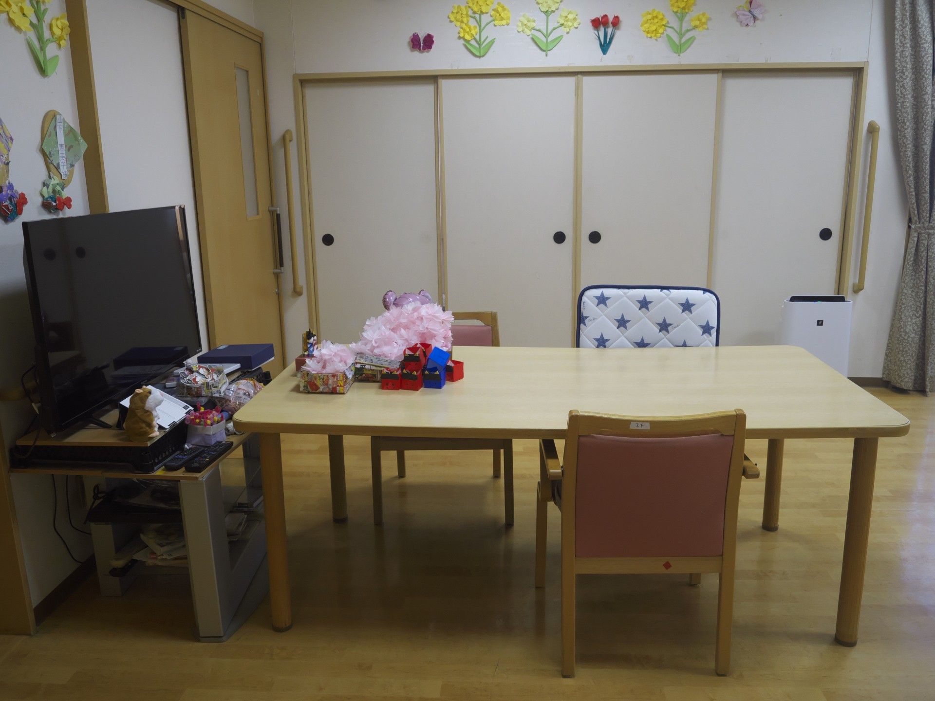 手作り飾りのある部屋