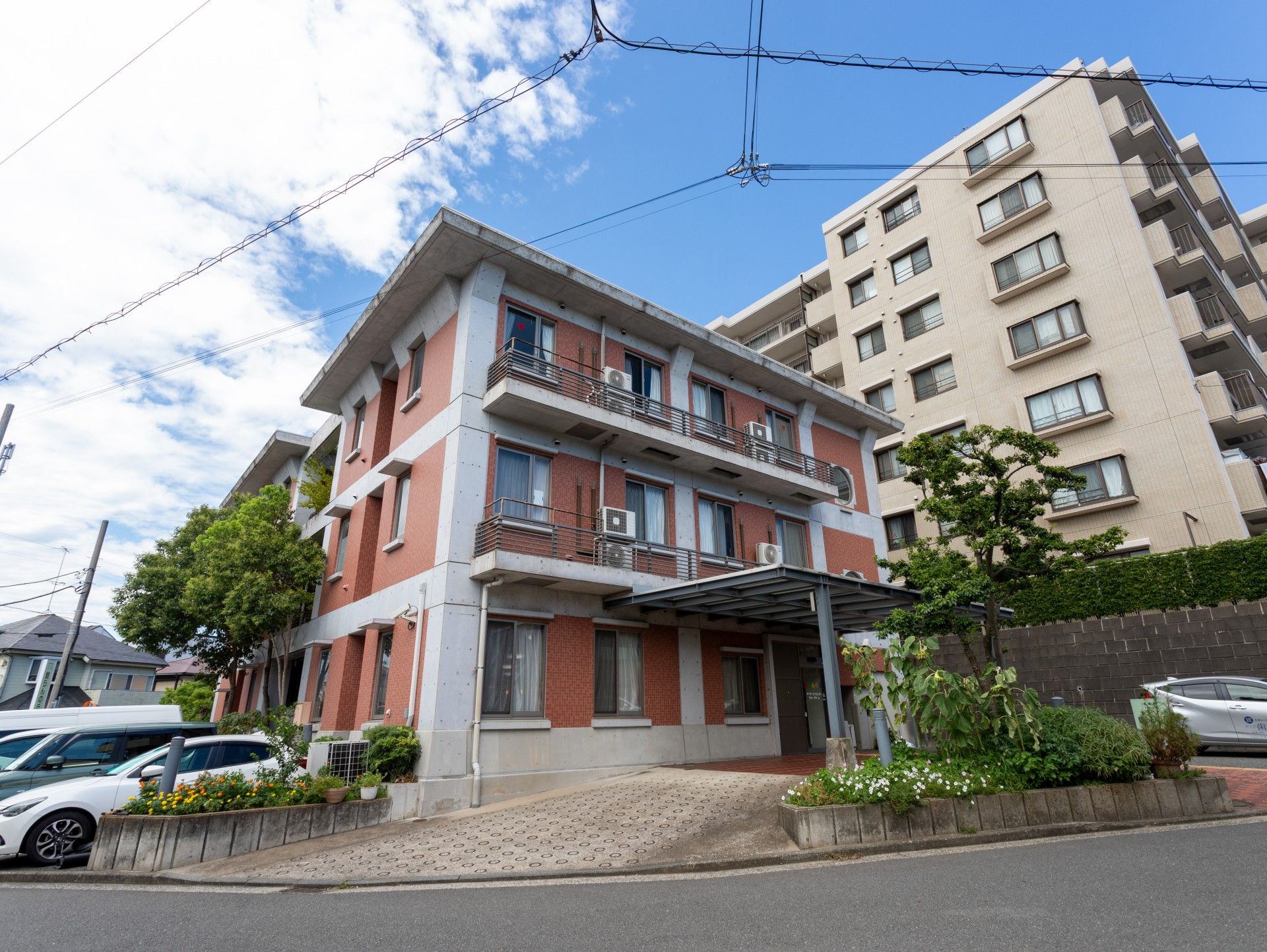 赤レンガの建物外観