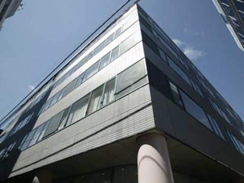 アクセス良好な都心に立地している介護付き有料老人ホームである。高級感漂う佇まいで、豊かなシニアライフをお過ごしいただける。