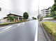 閑静な住宅街の通り風景