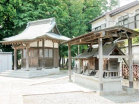 平将門公を祭った神社で、御神徳は武運長久と除災厄除けとのこと。境内はさほど広くないが、稲荷社２つと明神社がある。