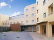 「ニチイホーム 矢口」の外観。地上４階建の施設。