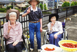 屋外で楽しむ利用者様