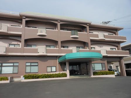 多階層の建物正面