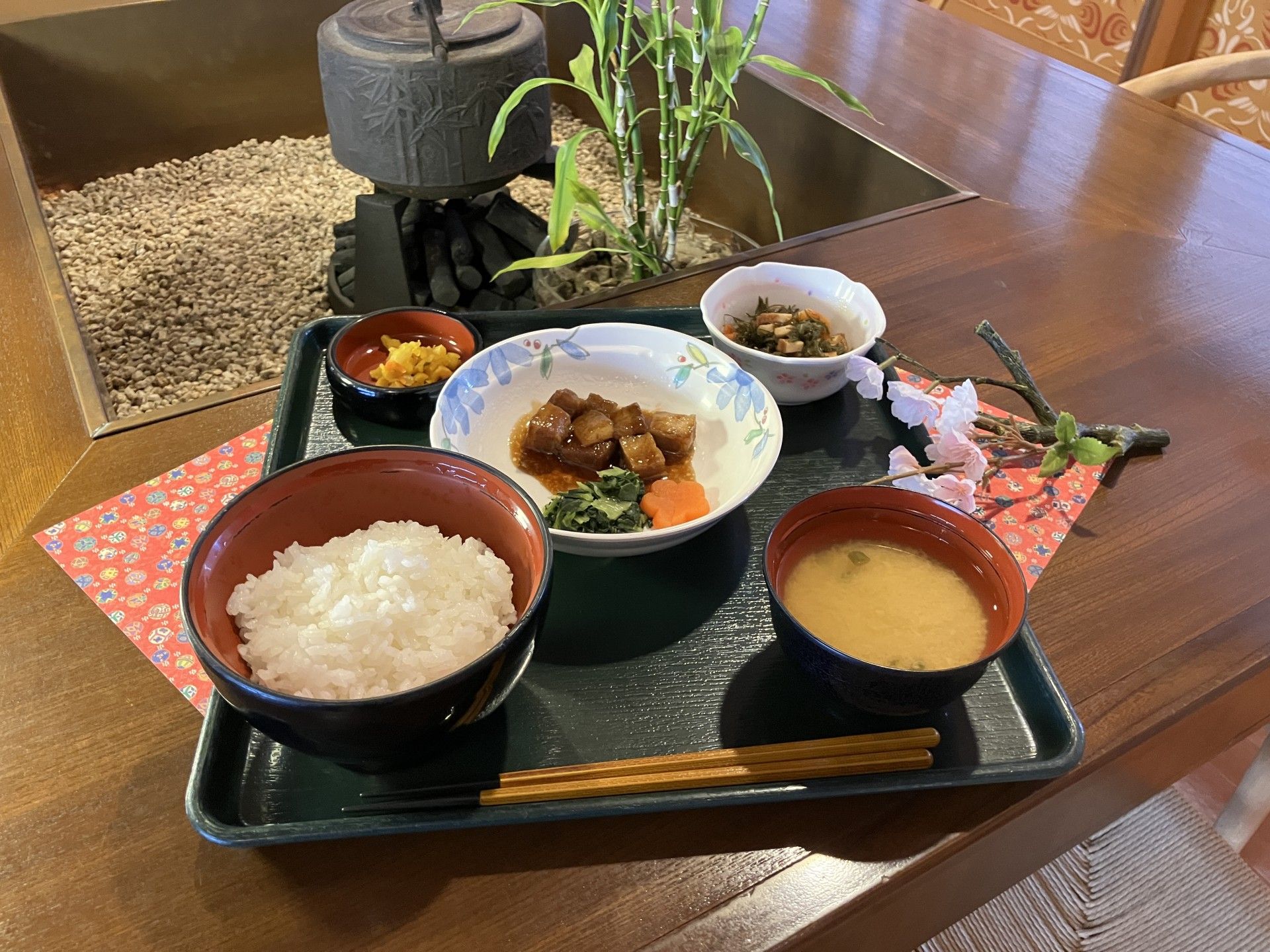 和食の食事セット