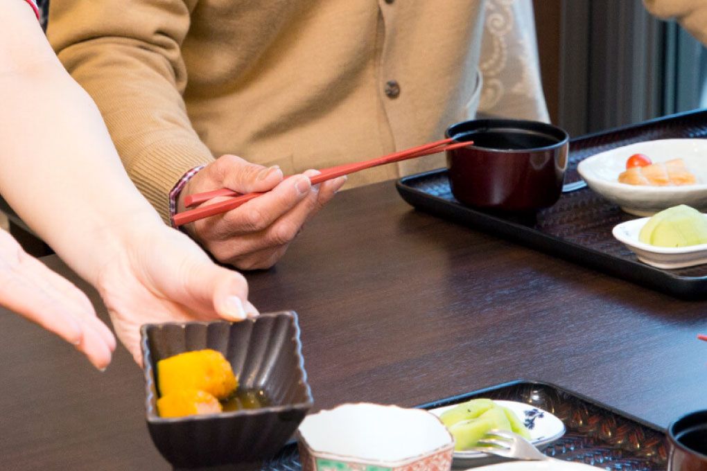 食事を楽しむ様子
