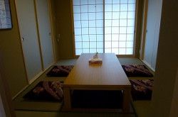 和室の食事スペース