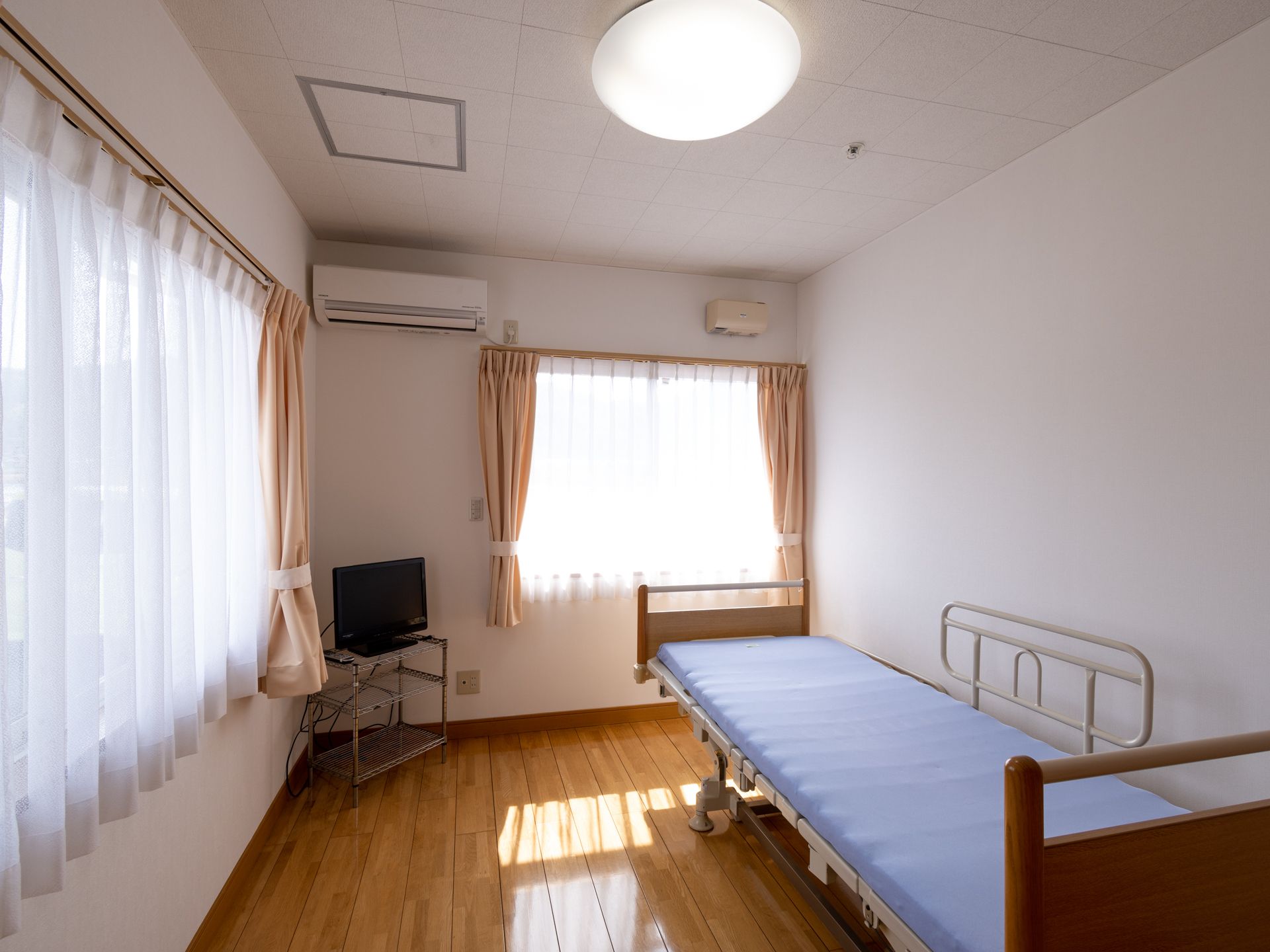 広く、さまざまな家具を置くことができる居室