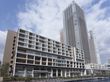 「グッドタイム リビング 芝浦アイランド」水辺に建つ施設は鉄筋コンクリートに地上四階建てです。