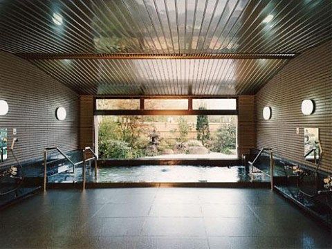 ヴィラ武田の杜の大浴場。毎日多くの入居者様で大いに賑わい、楽しくご入浴できます。