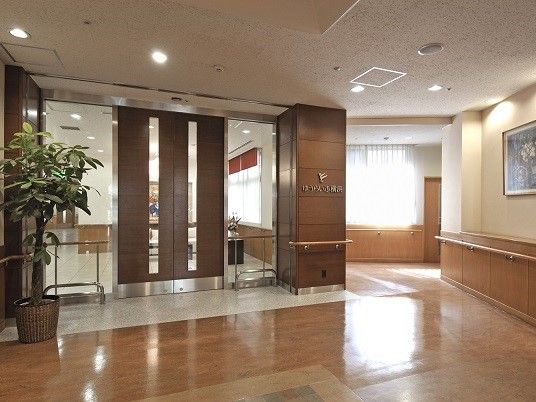 エントランスは、レンガ模様でおしゃれである。玄関の前は、バリアフリーである。