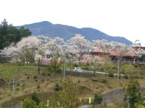 介護付有料老人ホーム さくらが丘の外観。毎日を有意義に過ごせる環境・設備・サービスが整っております。