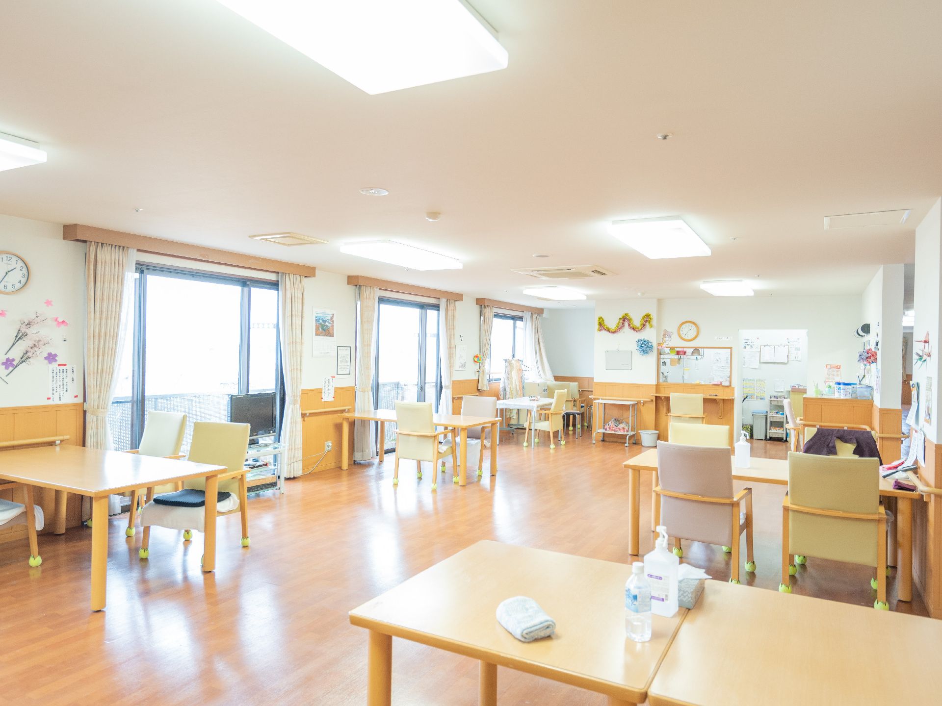 面積が広く、高齢者が歩きやすい廊下