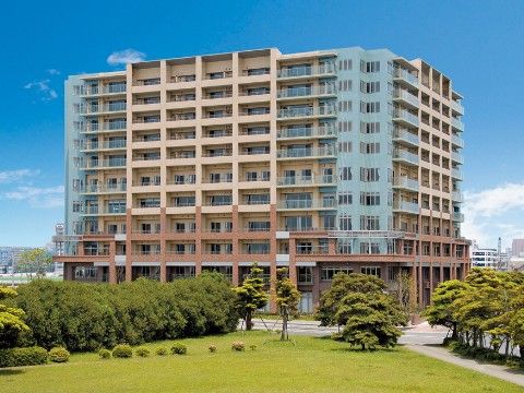 グッドタイム リビング 千葉みなと／海岸通の外観。高級感あるマンションタイプの仕様になっている。