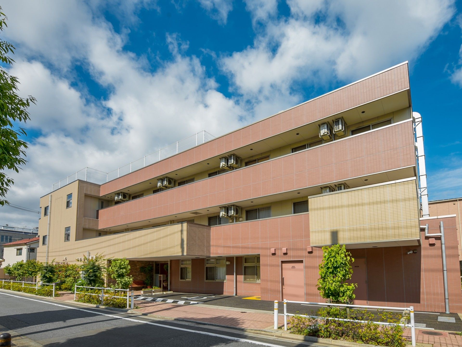 「ドーミーときわ台」外観。皆様のご入居を私たちは待っています！