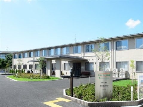 日生オアシス新座の外観。大きな駐車場を完備しておりますので、ご来訪の際はお車でのお越しが出来ます。