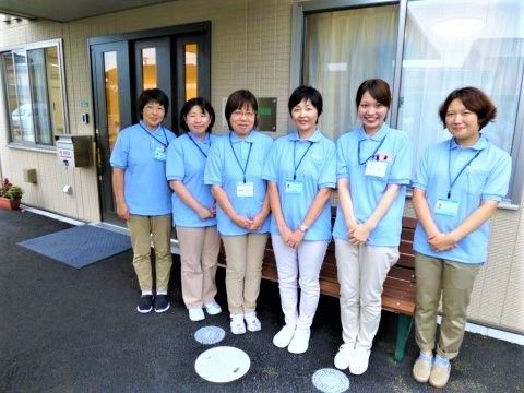 日生オアシス新座のスタッフ。経験の豊富なスタッフが毎日皆様に寄り添って介護・サポートに努めております。