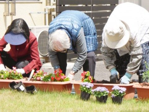 アビタシオン若葉の日常。日々の生活をより楽しく、いきいいとお過ごしいただけるレクリエーションをご用意しております。