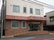 バリアフリー化された、手すりが設置してある玄関