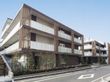 モダンなデザインの建物外観