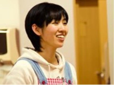 スタッフは笑顔で入居者様と日々接しており、居心地の良い生活をサポートしていく。認知症ケア専門のスタッフもいるので安心である。