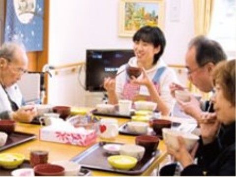 当施設でご用意している食事は、入居者様の体の状態に合わせてお作りしている。栄養バランスの良いものを美味しく召し上がっていただける。