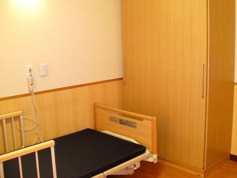 ベルジ高崎たやの家の居室。介護ベッドを設置した居室。