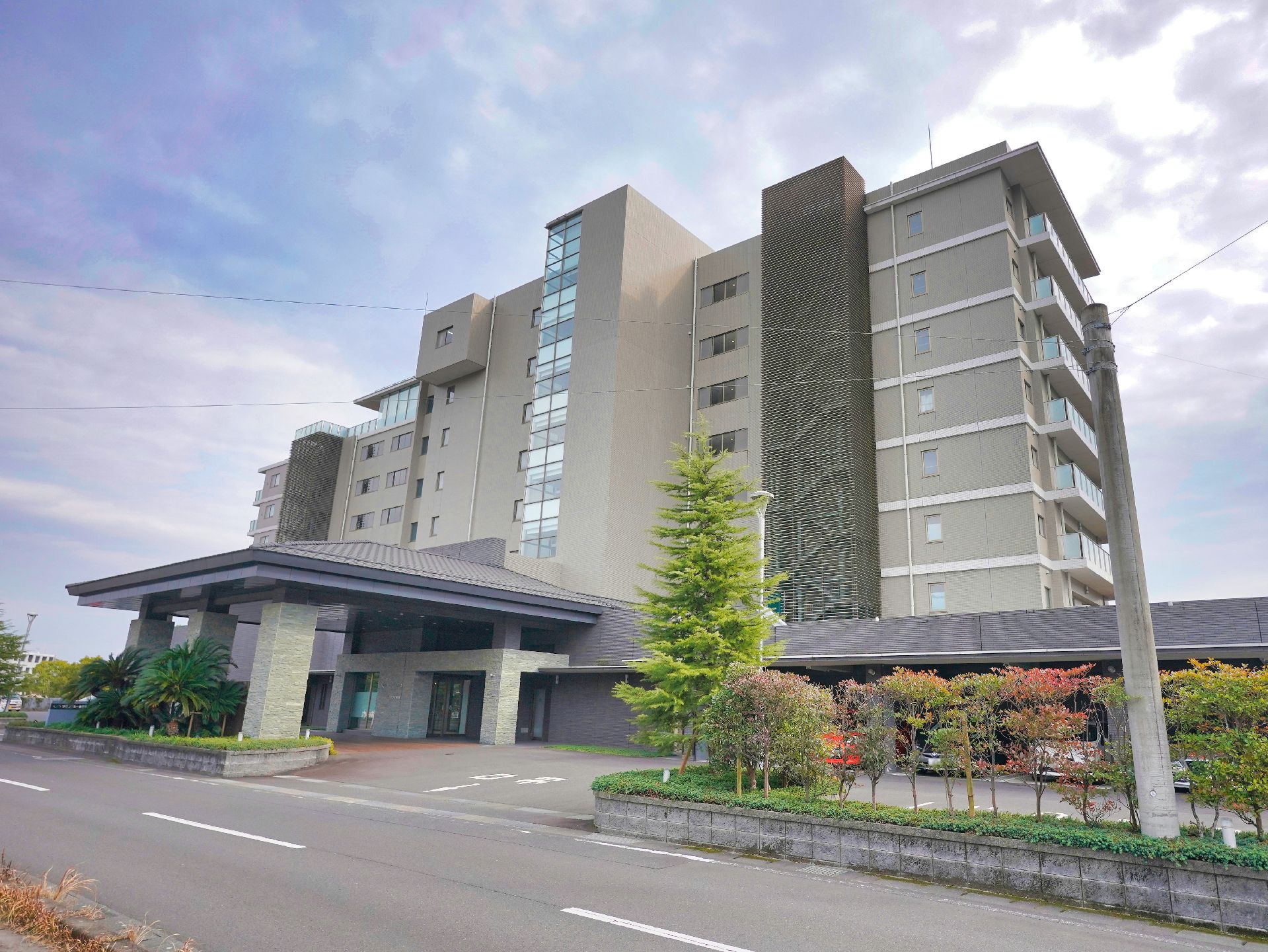駐車場から撮影した介護施設の外観