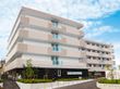 施設外観は高層マンションのような建物