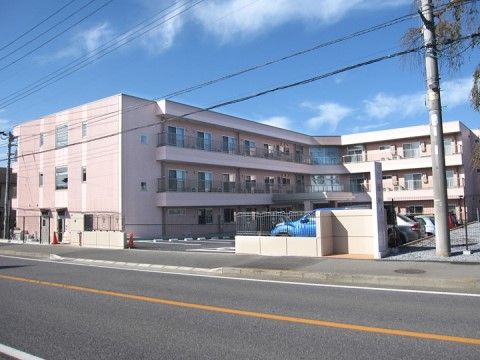 桜庵の外観。エントランス前まで車の乗り入れが可能な広いスペースを完備している。