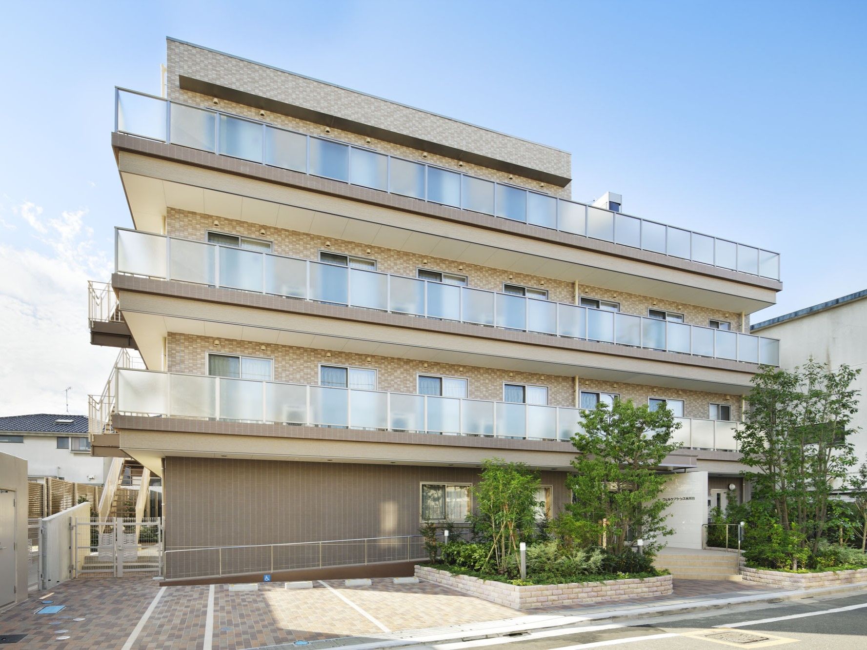 「ウエルケアテラス氷川台」外観。最寄駅から徒歩数分の近さである。