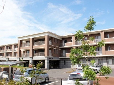みっつの輪の外観。大きくしっかりとしていて、オシャレな建物です。