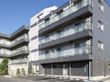 洗練されたスタイリッシュな外観の、4階建ての入居施設