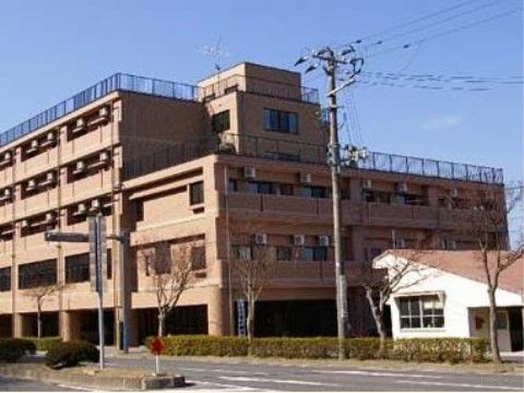 落ち着いた色合いの建物はしっかりとした造りで、外観の印象からも安心してもらえるような設計がされている。
