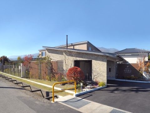 住宅型有料老人ホームである。ご利用いただきやすい料金体制で、経験豊富なベテランスタッフによる質の高い介護ケアを提供する。