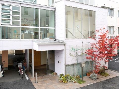 「ガーデンコート川崎」外観。当施設は、地域密着型の施設です。地域の皆様との交流も大切にしてください。